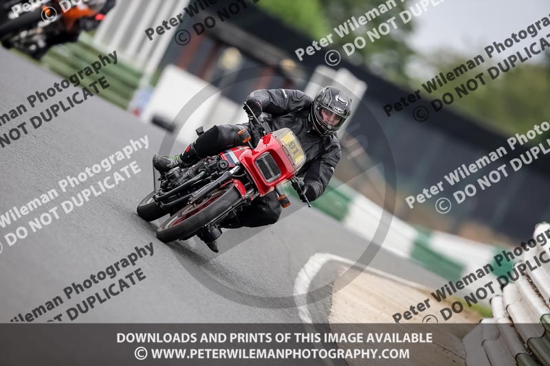 Vintage motorcycle club;eventdigitalimages;mallory park;mallory park trackday photographs;no limits trackdays;peter wileman photography;trackday digital images;trackday photos;vmcc festival 1000 bikes photographs